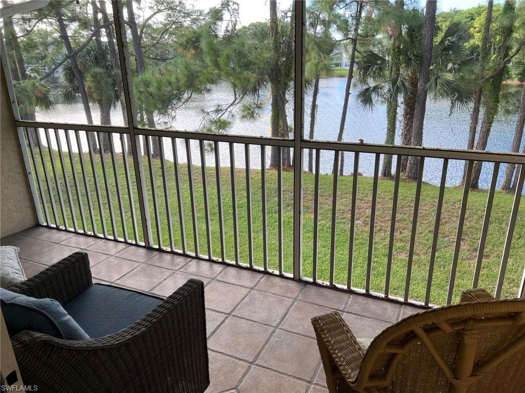 1120 Sarah Jean Cir B204, Naples, FL 34110-8