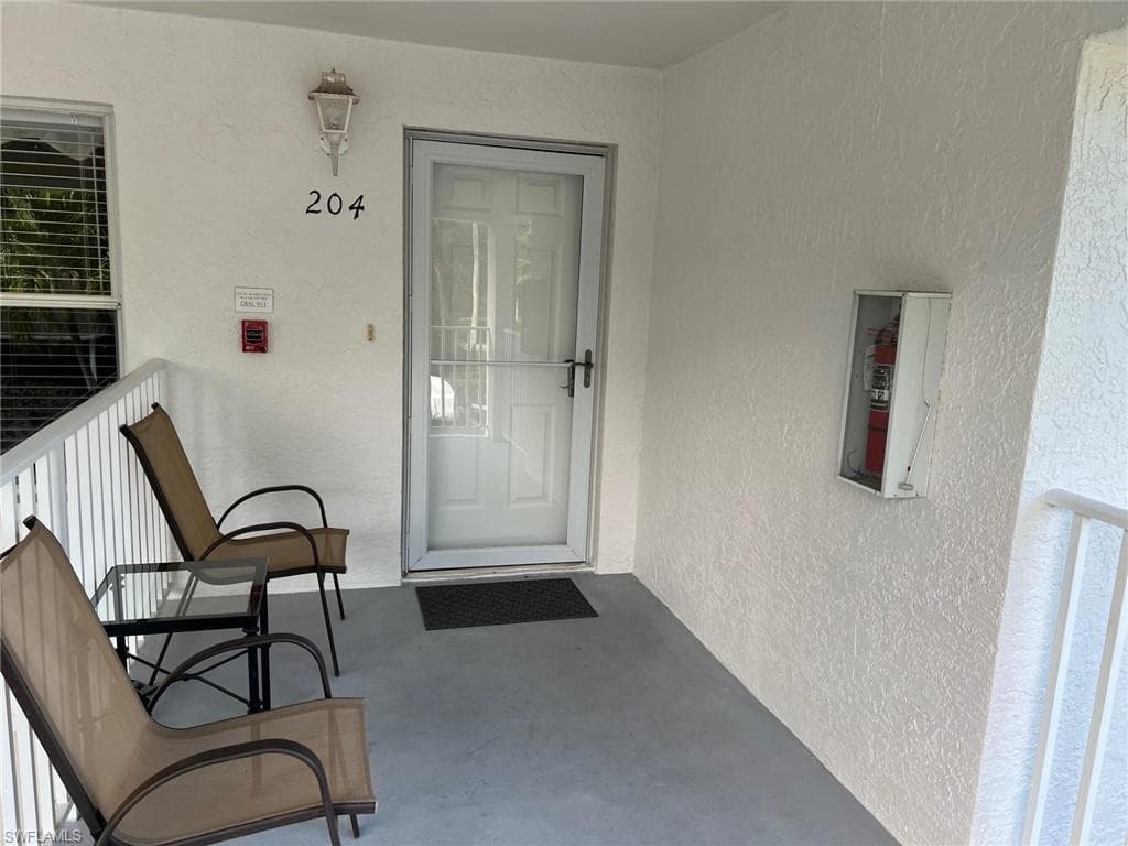 1120 Sarah Jean Cir B204, Naples, FL 34110-11