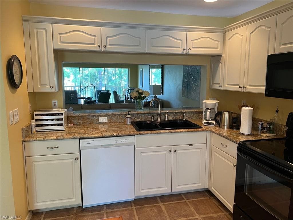 1120 Sarah Jean Cir B204, Naples, FL 34110-4