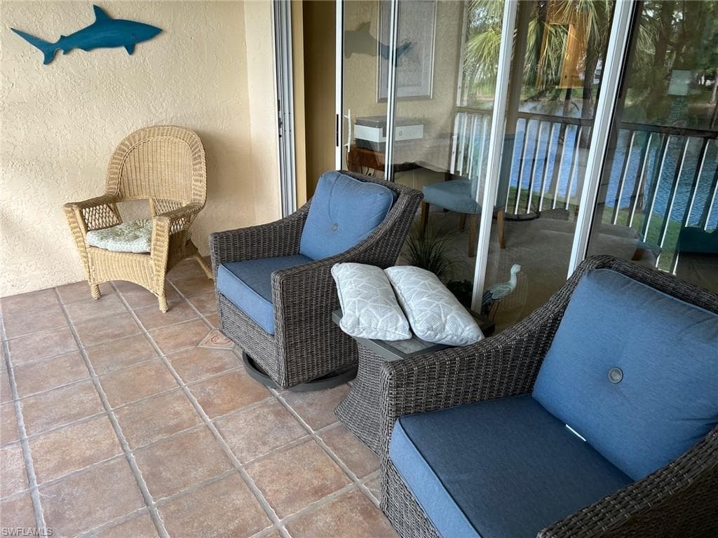 1120 Sarah Jean Cir B204, Naples, FL 34110-7