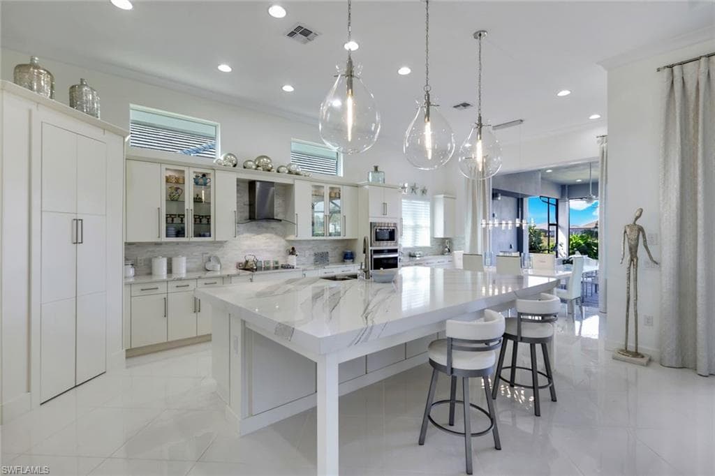 6245 Negril Isle Dr, Naples, FL 34113-21