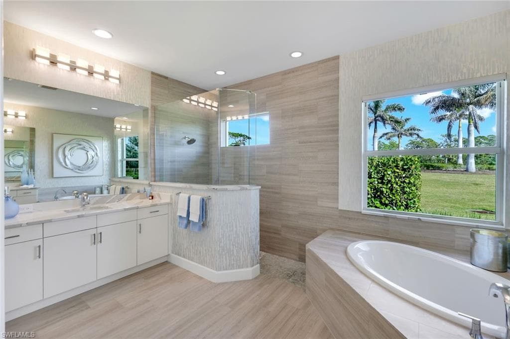 6245 Negril Isle Dr, Naples, FL 34113-27