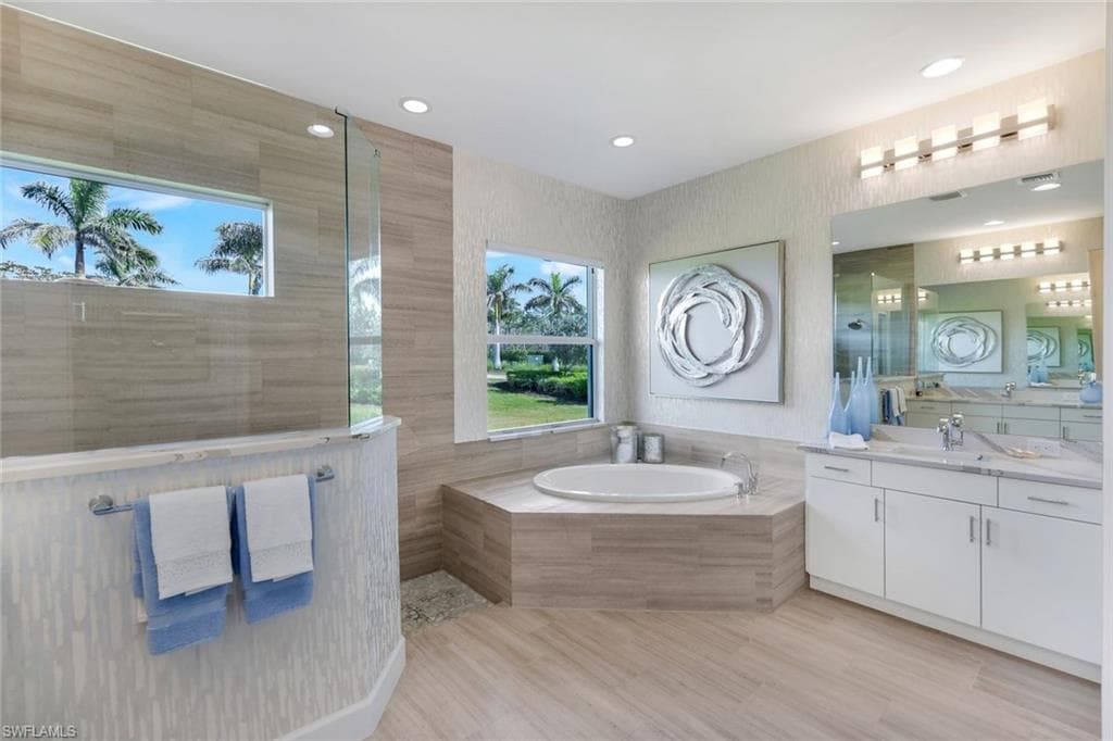 6245 Negril Isle Dr, Naples, FL 34113-28