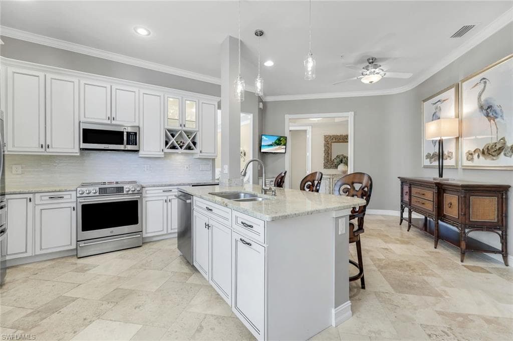 1840 Les Chateaux Blvd 4-201, Naples, FL 34109-8
