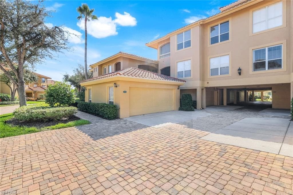 1840 Les Chateaux Blvd 4-201, Naples, FL 34109-23