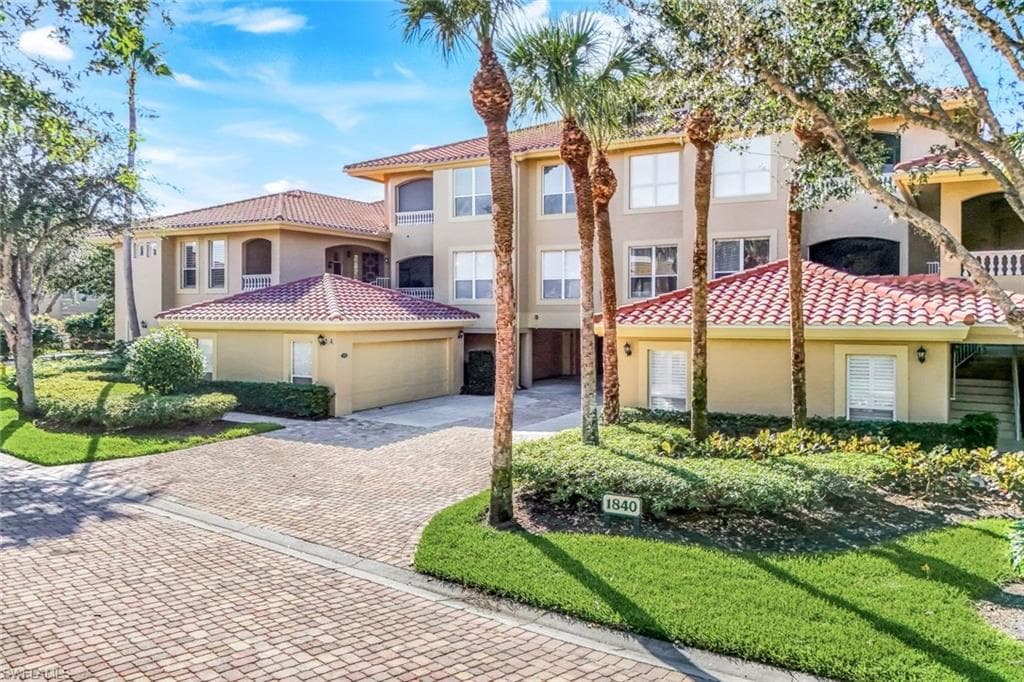 1840 Les Chateaux Blvd 4-201, Naples, FL 34109-25
