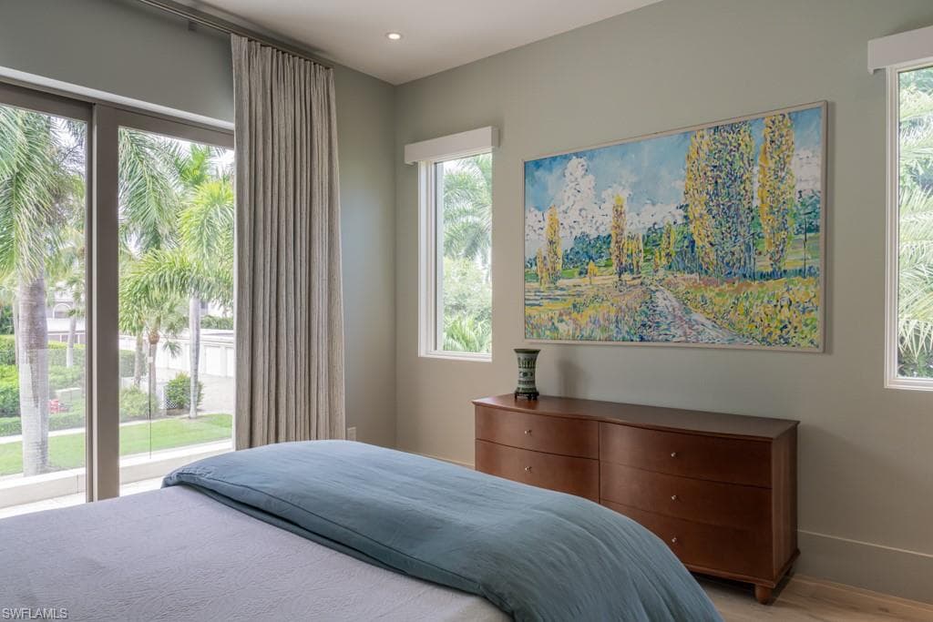 355 7th Ave S, Naples, FL 34102-18