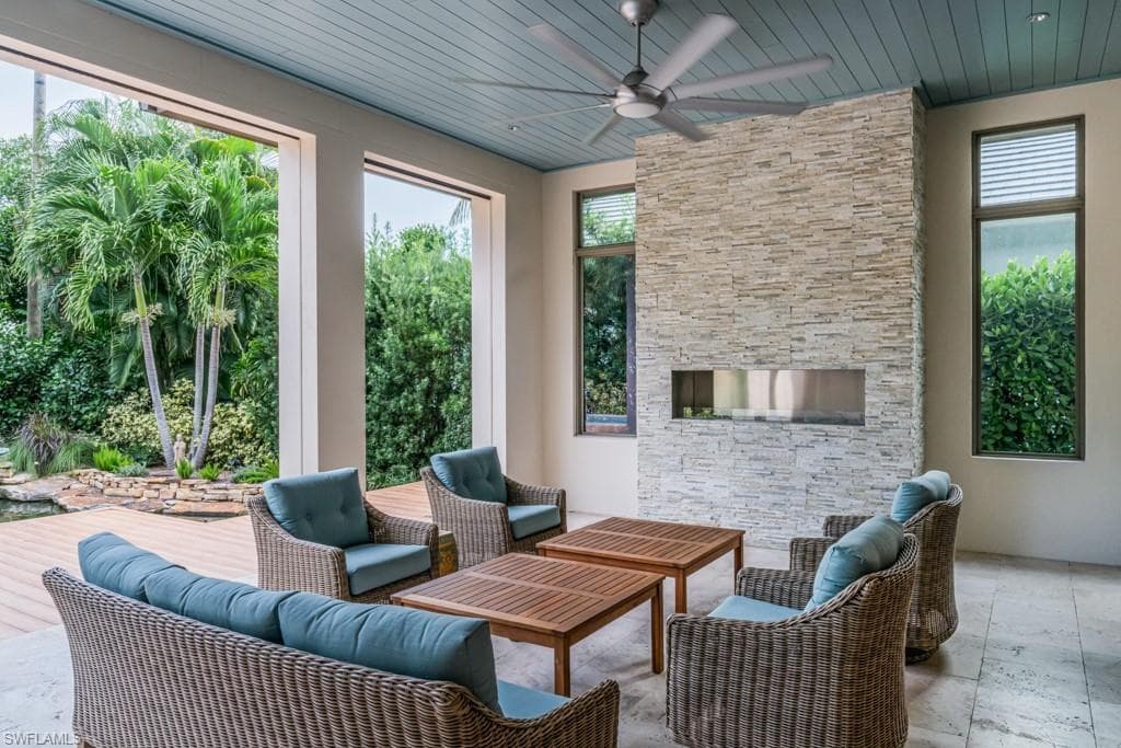 355 7th Ave S, Naples, FL 34102-20