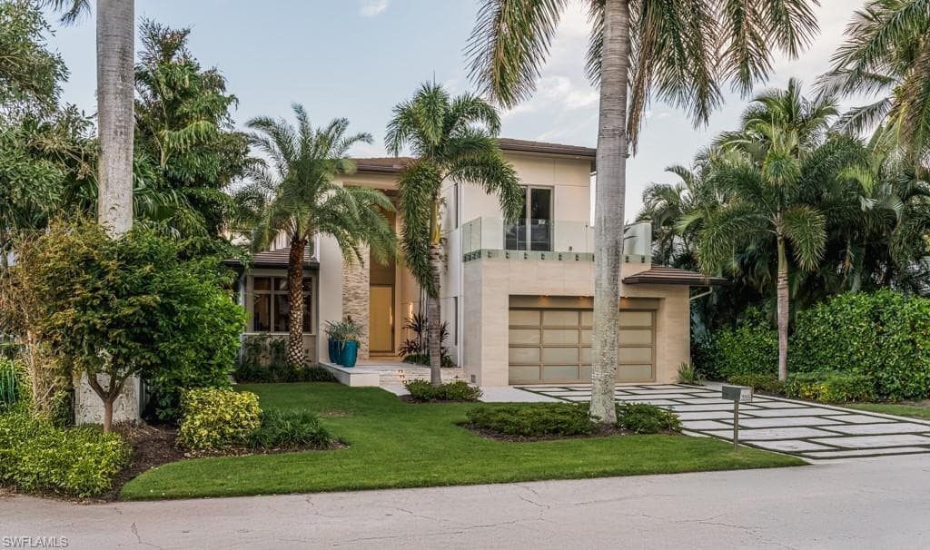 355 7th Ave S, Naples, FL 34102-1