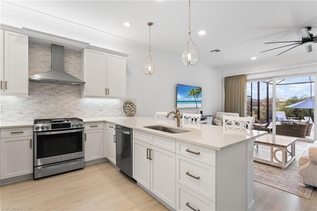 11555 Jacaranda Dr, Naples, FL 34120-8