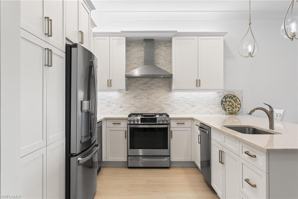 11555 Jacaranda Dr, Naples, FL 34120-10