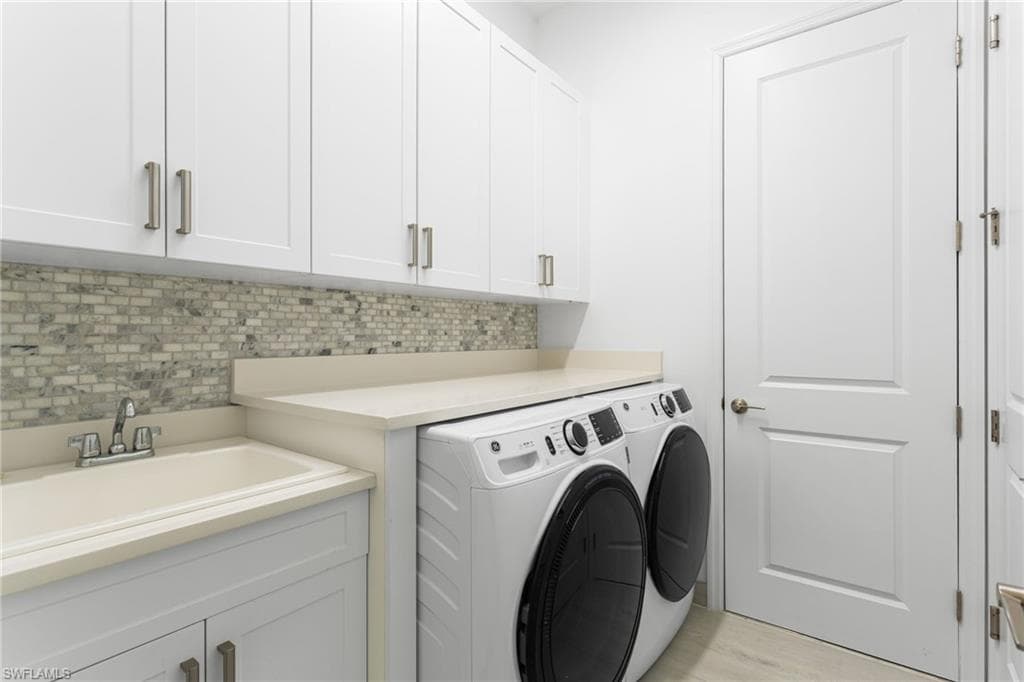 11555 Jacaranda Dr, Naples, FL 34120-27