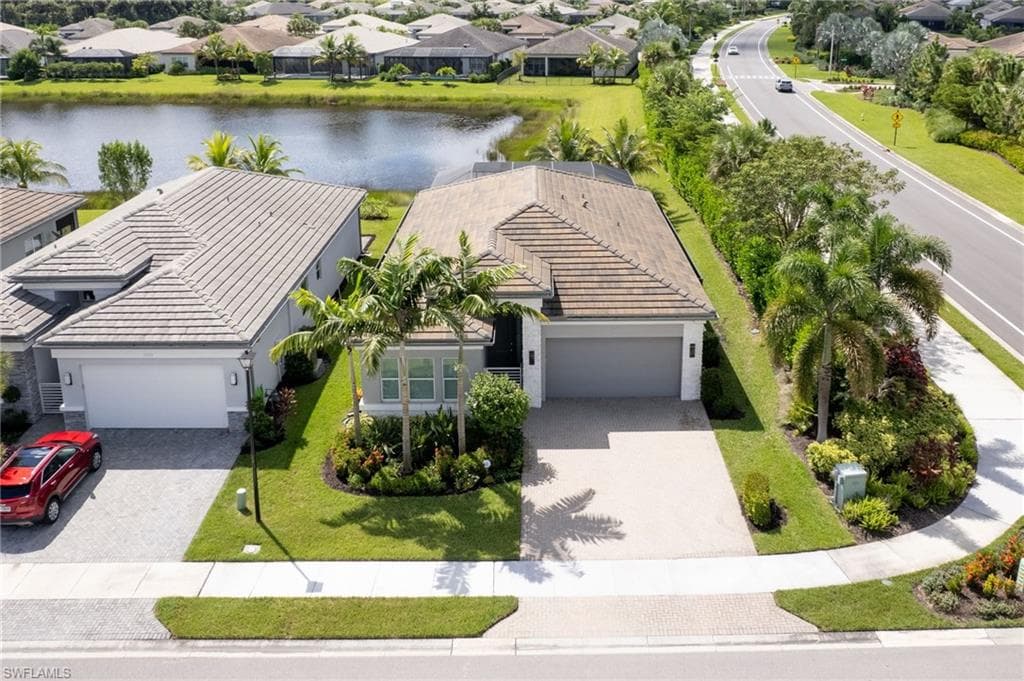 11555 Jacaranda Dr, Naples, FL 34120-2