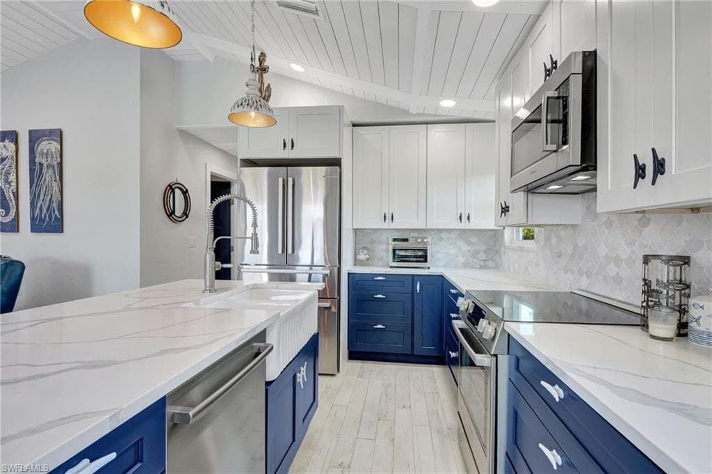 193 Cocohatchee St, Naples, FL 34110-9