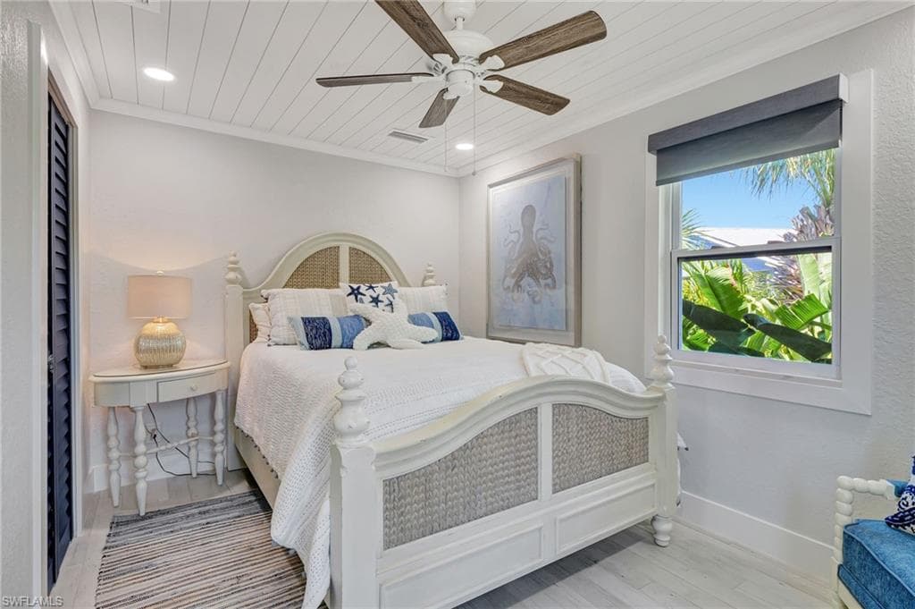 193 Cocohatchee St, Naples, FL 34110-14