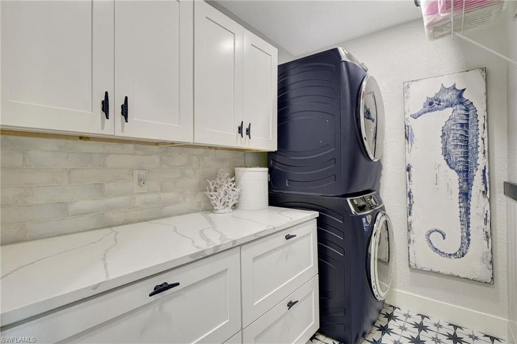 193 Cocohatchee St, Naples, FL 34110-21