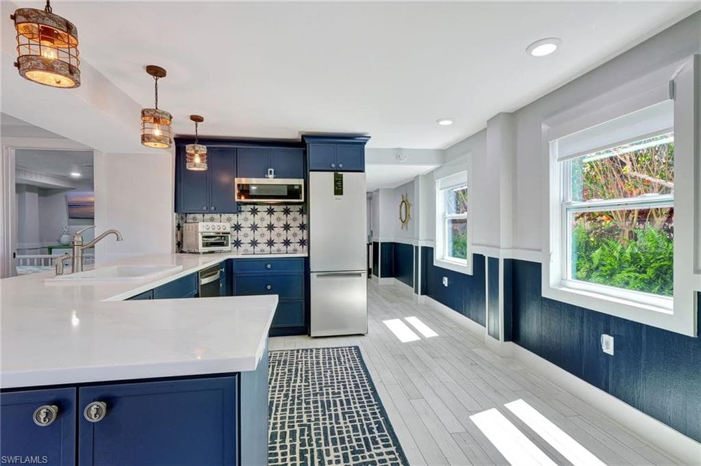 193 Cocohatchee St, Naples, FL 34110-24