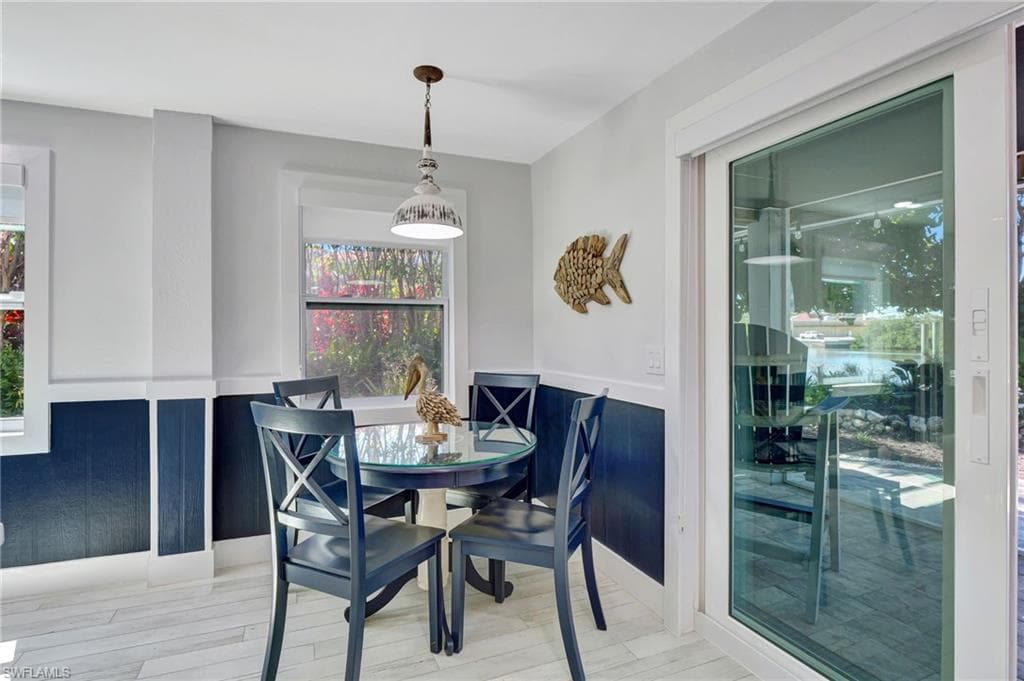 193 Cocohatchee St, Naples, FL 34110-25