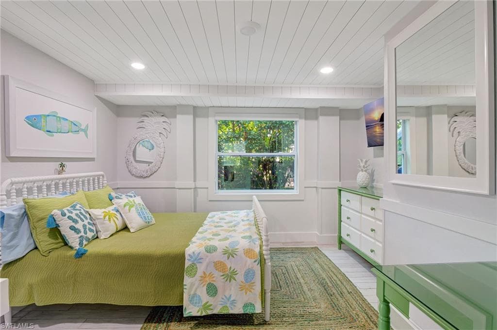 193 Cocohatchee St, Naples, FL 34110-29