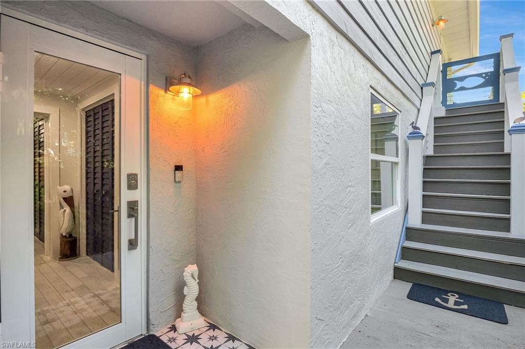 193 Cocohatchee St, Naples, FL 34110-39