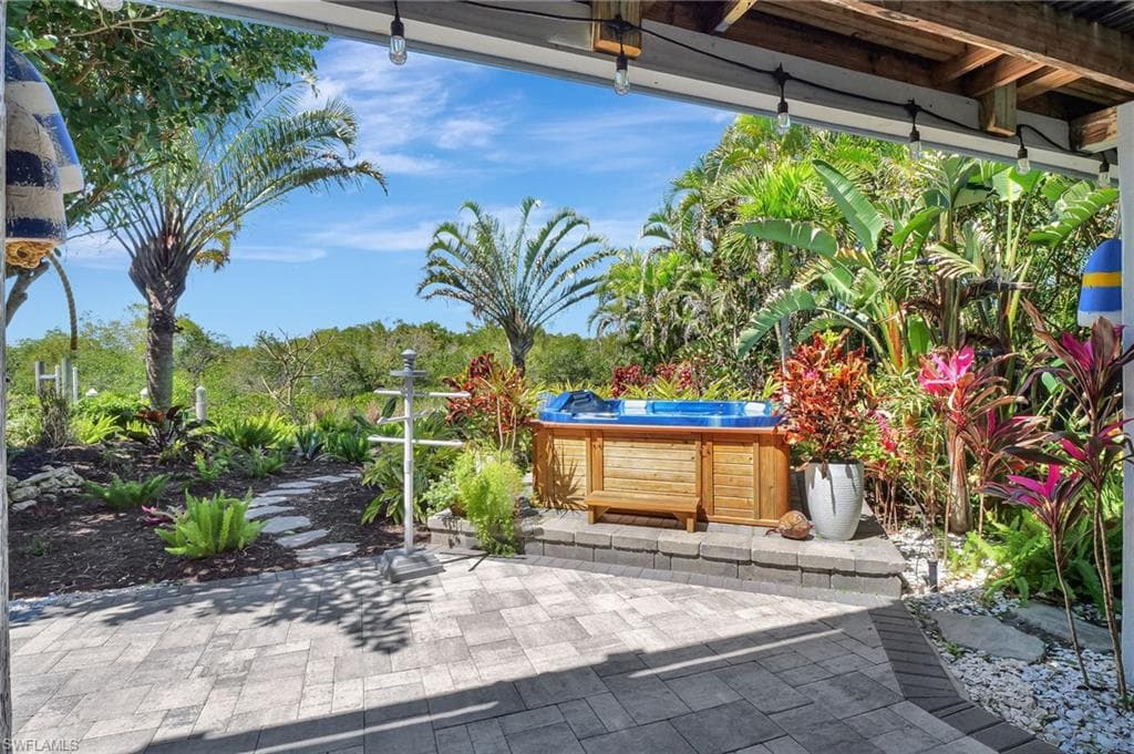 193 Cocohatchee St, Naples, FL 34110-40