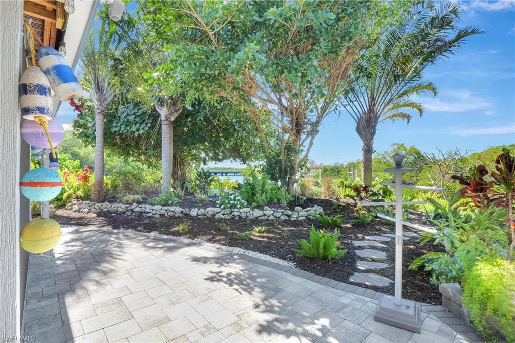 193 Cocohatchee St, Naples, FL 34110-42