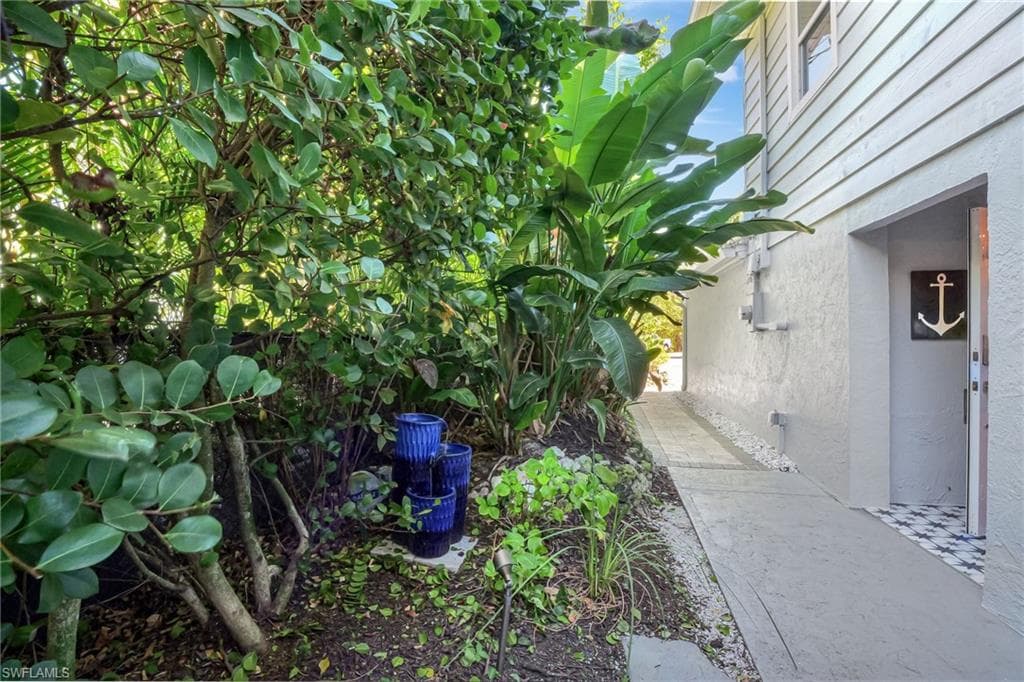 193 Cocohatchee St, Naples, FL 34110-43