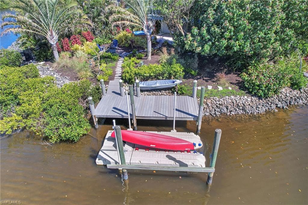 193 Cocohatchee St, Naples, FL 34110-5