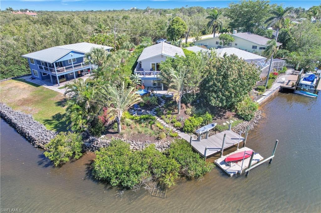 193 Cocohatchee St, Naples, FL 34110-6