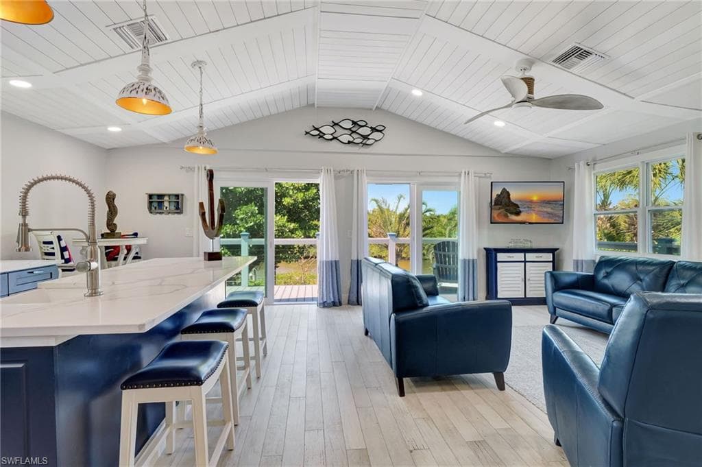 193 Cocohatchee St, Naples, FL 34110-7