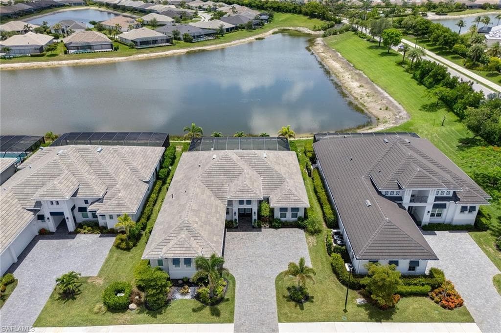 14394 Laguna Springs Ln, Naples, FL 34114-4