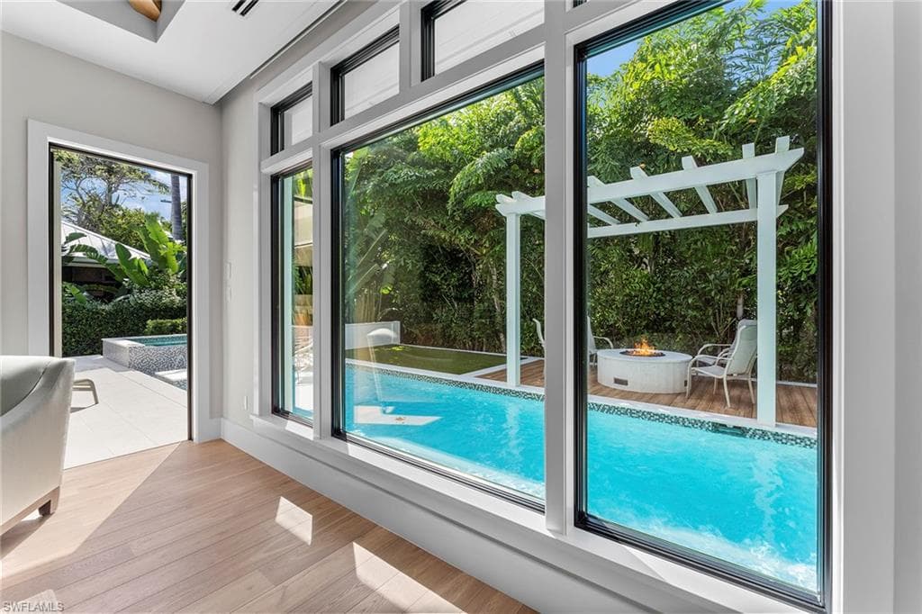 644 Lake Dr, Naples, FL 34102-21