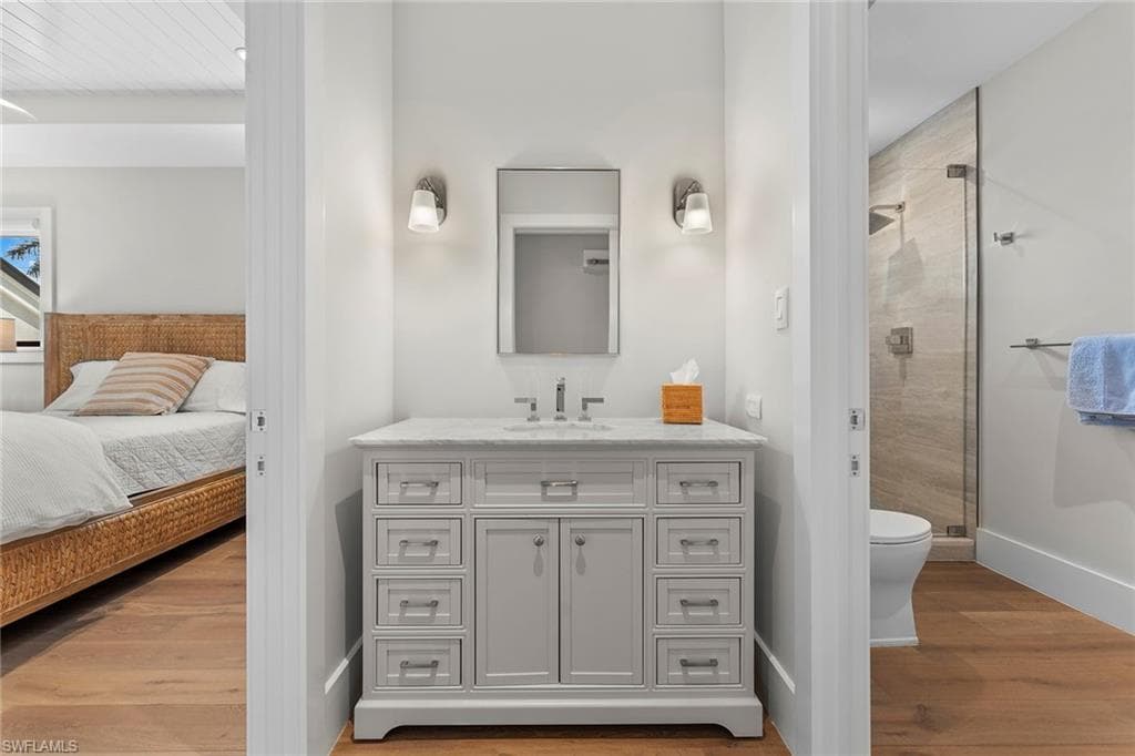 644 Lake Dr, Naples, FL 34102-32