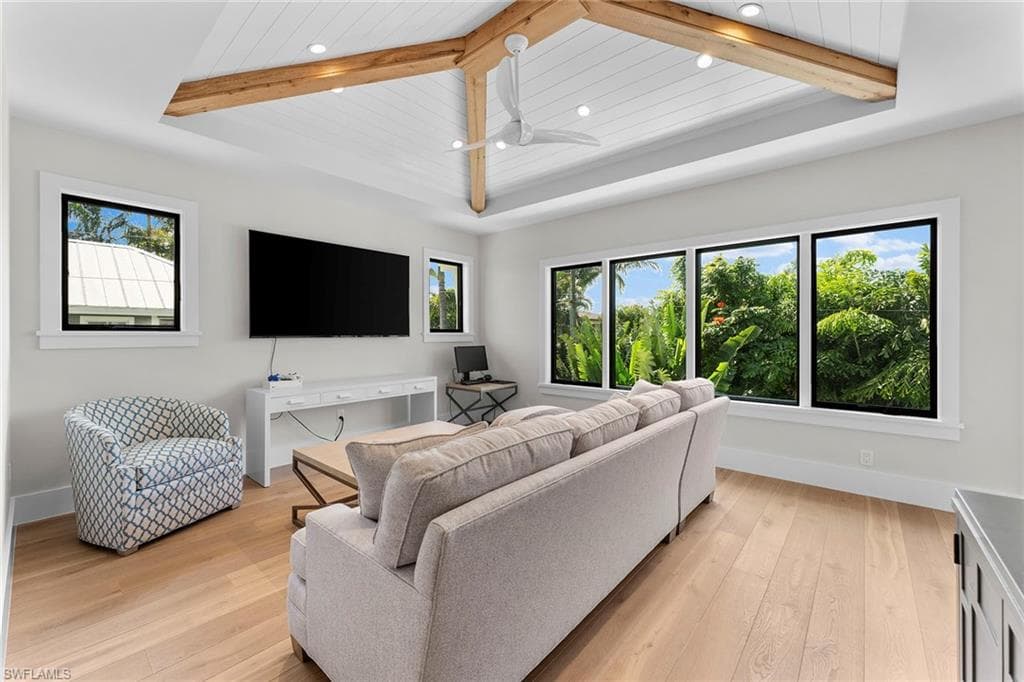 644 Lake Dr, Naples, FL 34102-33