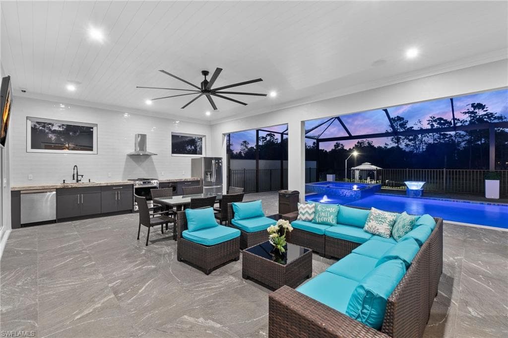 431 16th Ave NE, Naples, FL 34120-8