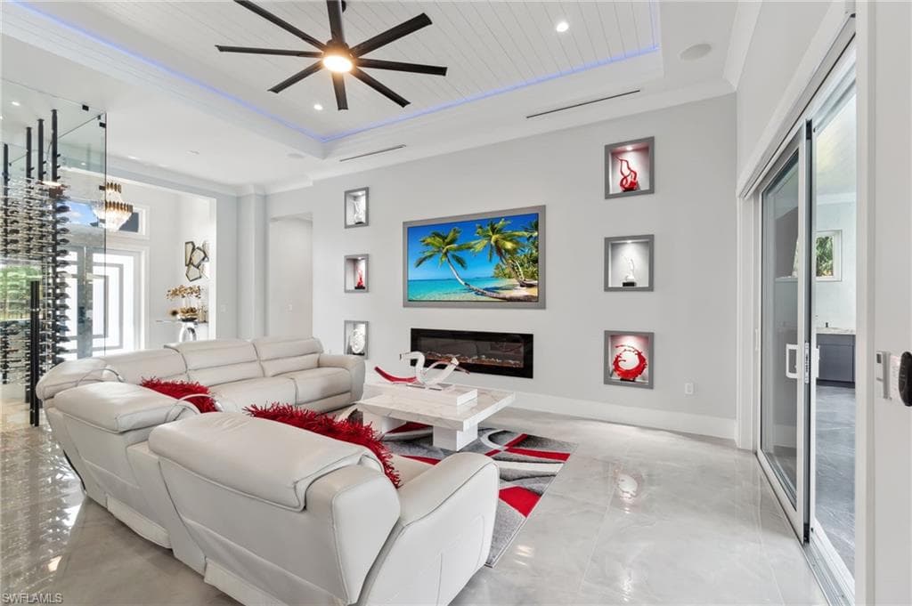 431 16th Ave NE, Naples, FL 34120-19