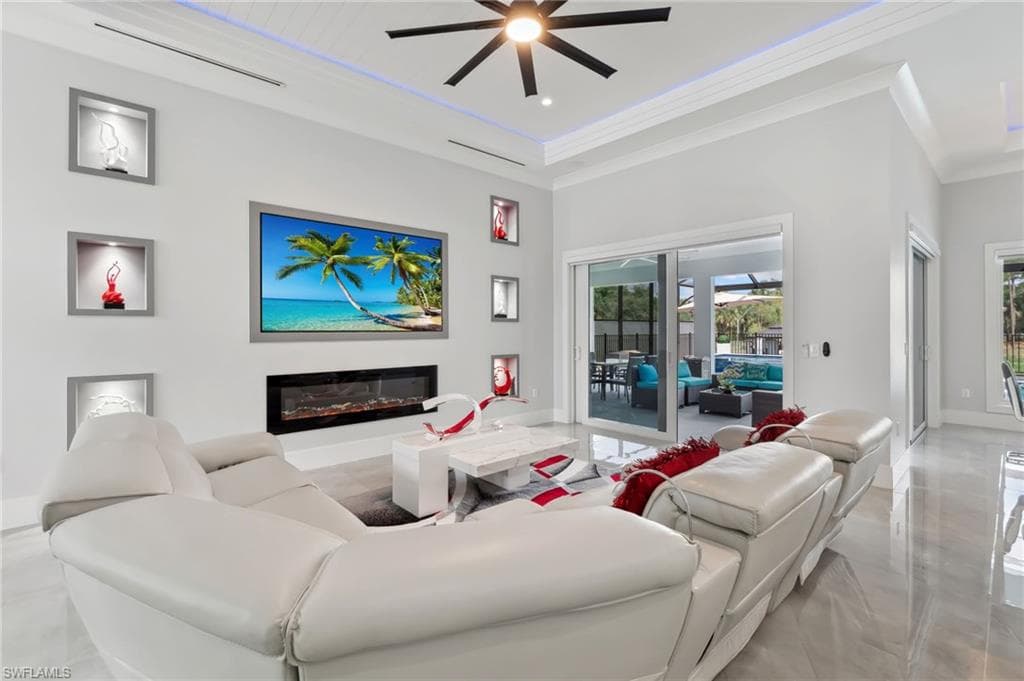 431 16th Ave NE, Naples, FL 34120-21