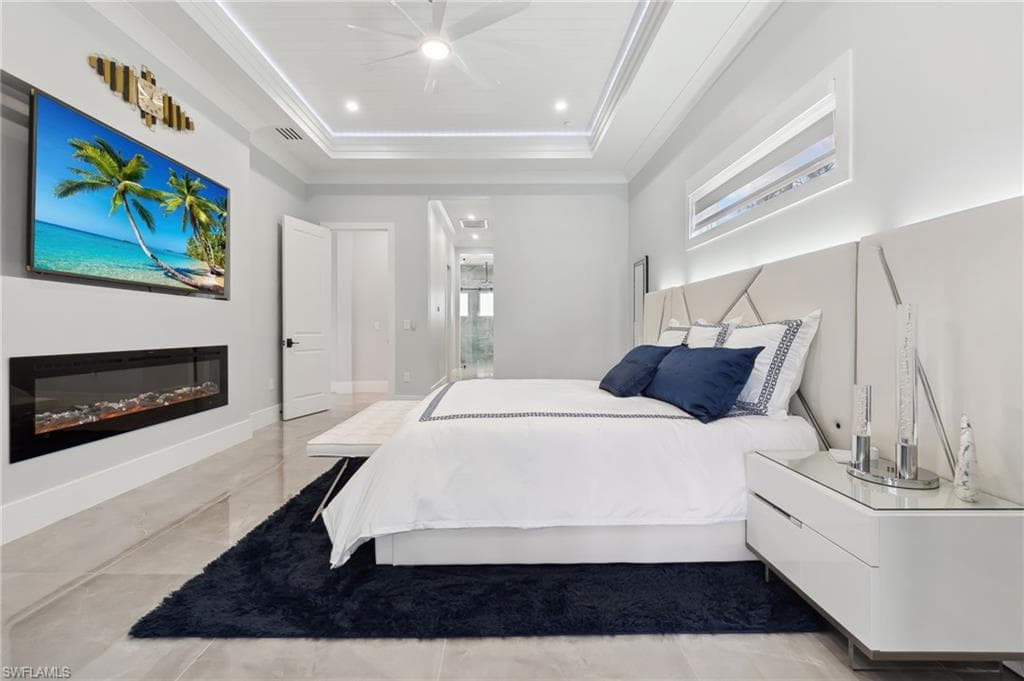 431 16th Ave NE, Naples, FL 34120-22