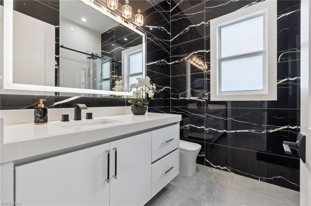 431 16th Ave NE, Naples, FL 34120-34