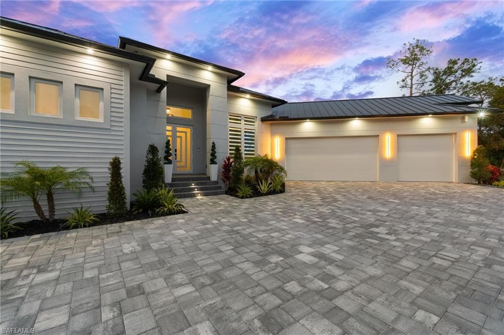 431 16th Ave NE, Naples, FL 34120-2