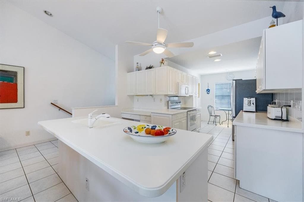 1090 Partridge Cir 201, Naples, FL 34104-9