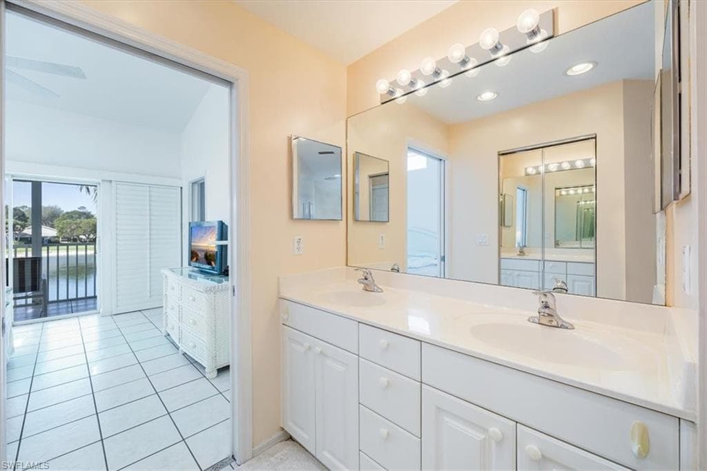 1090 Partridge Cir 201, Naples, FL 34104-17