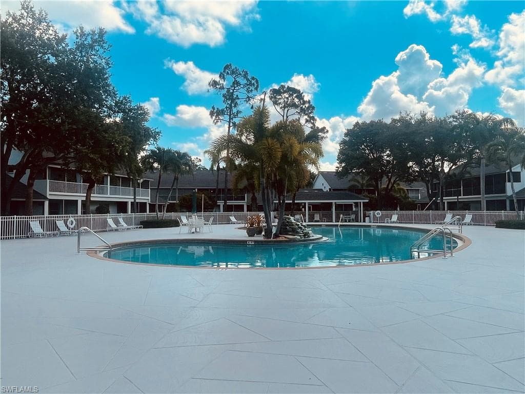 1090 Partridge Cir 201, Naples, FL 34104-26