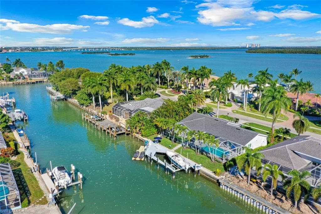 334 Polynesia Ct, Marco Island, FL 34145-3