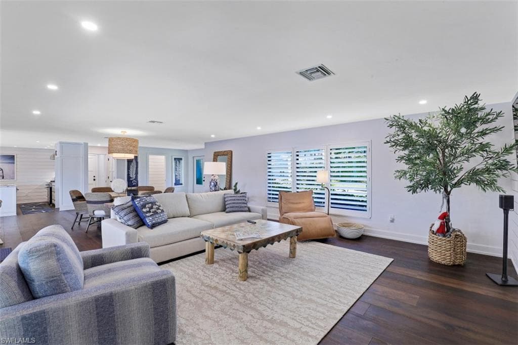 334 Polynesia Ct, Marco Island, FL 34145-4