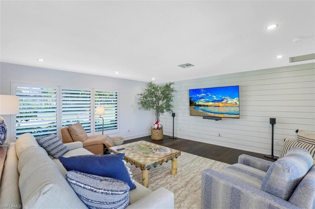 334 Polynesia Ct, Marco Island, FL 34145-6