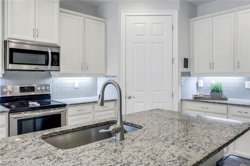 14639 Topsail Dr, Naples, FL 34114-10