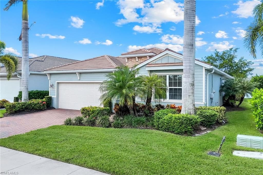 14639 Topsail Dr, Naples, FL 34114-1