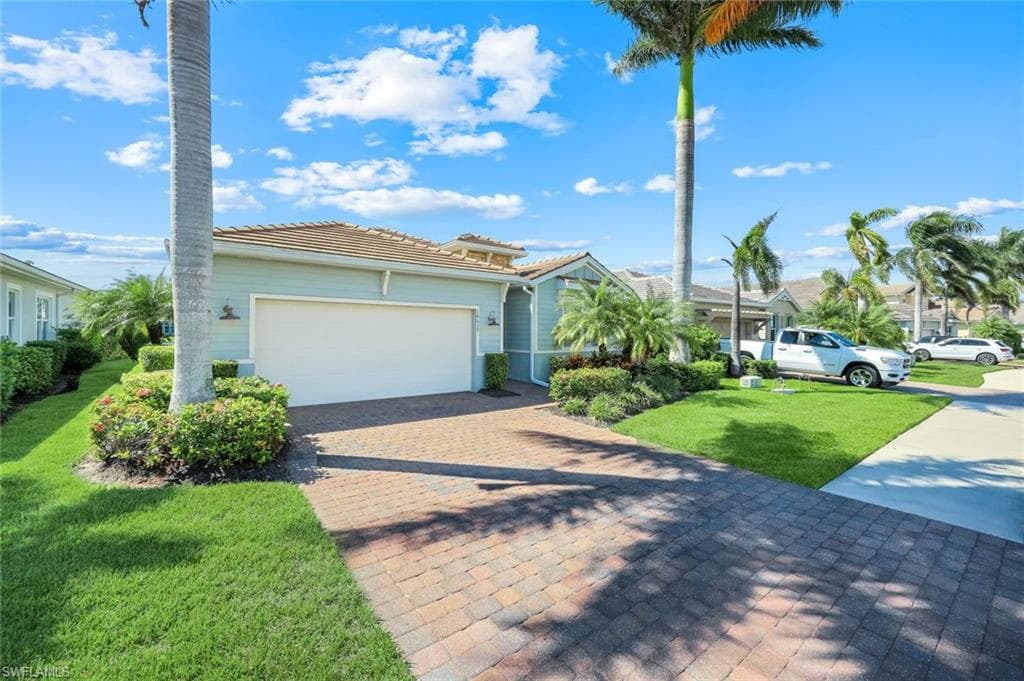 14639 Topsail Dr, Naples, FL 34114-2