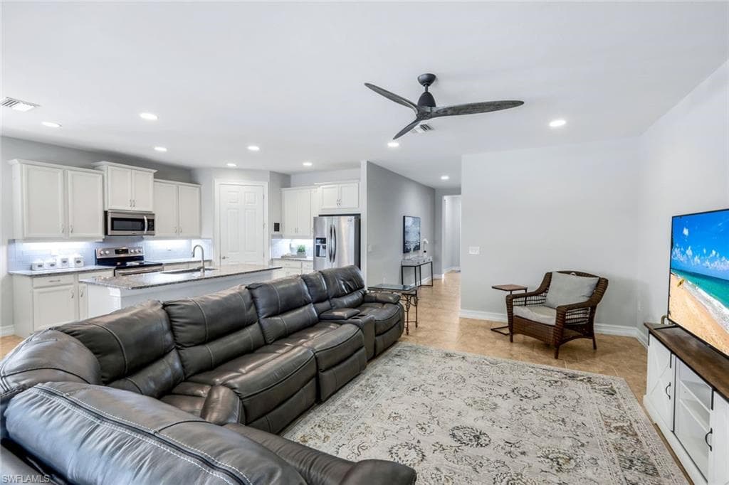 14639 Topsail Dr, Naples, FL 34114-7